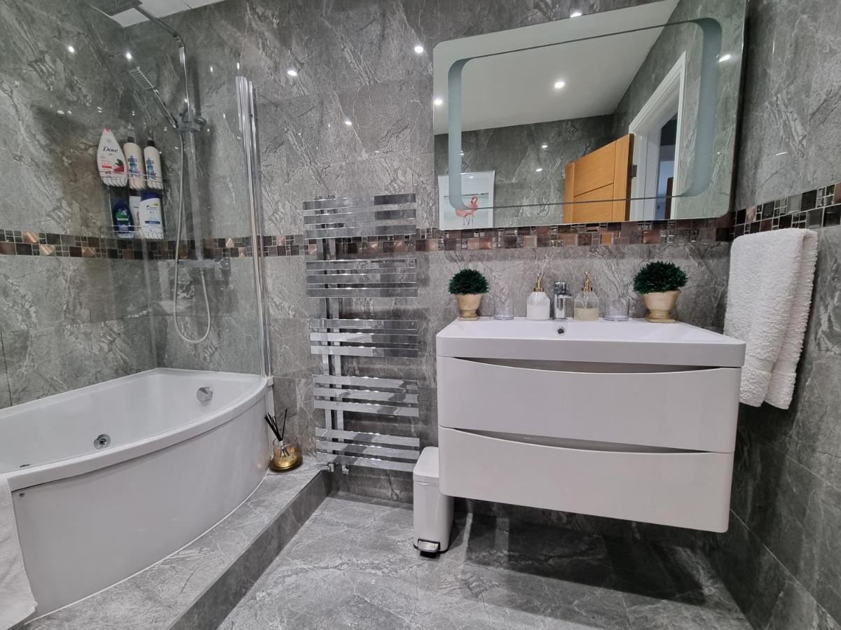 Jubilee House Проживание в семье